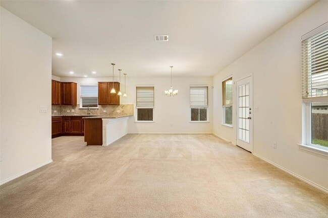 Building Photo - 907 Solitude Dr
