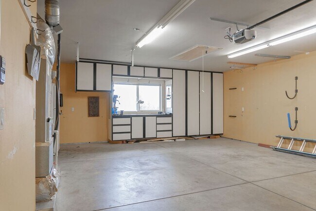 Building Photo - 3345 Bentley Ave