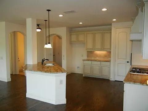 Building Photo - 2320 Lynbridge Cir