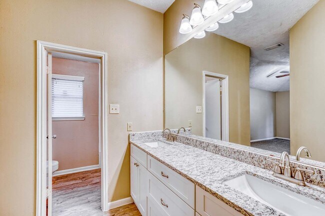 Building Photo - 10579 Twilight Moon Dr