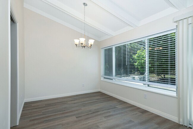 Building Photo - Beautiful & Large Home in Quiet Gatewood Hills - Private Backyard - 2-Car Garage