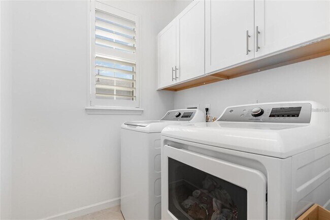 Building Photo - 1155 Victoria Hills Dr N