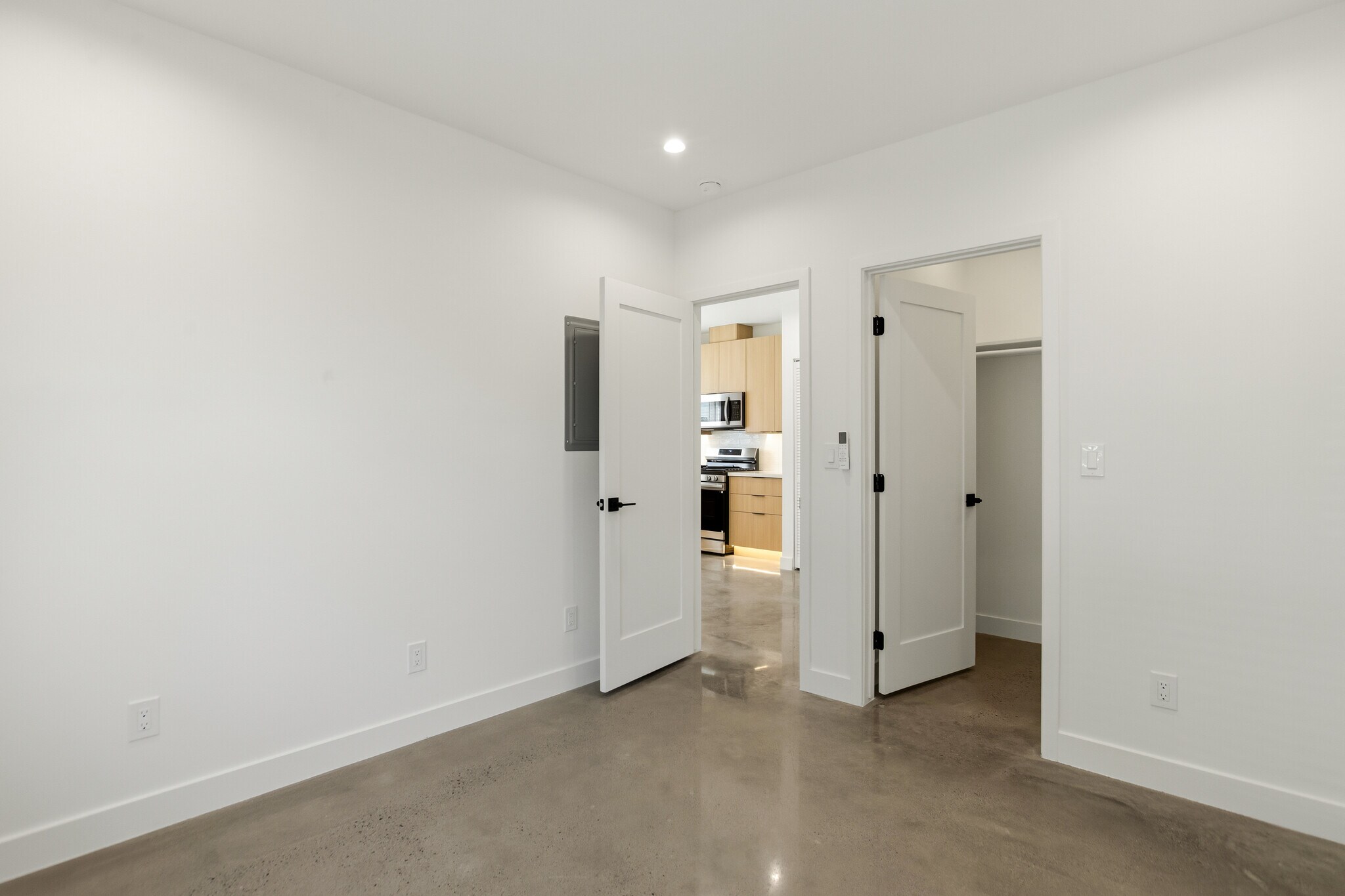 Building Photo - 7314 Fallbrook Ave