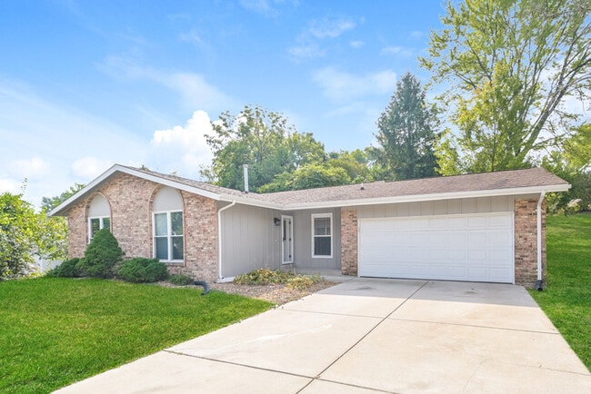 Building Photo - Fantastic 4bd/3ba home! Let yourself in!