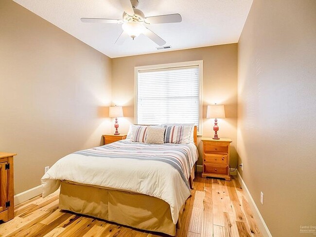 Building Photo - Must see one level home in NW Bend