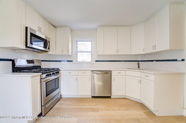 Building Photo - 54 Main St