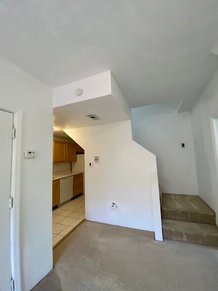 Building Photo - 5819 Bartlett St