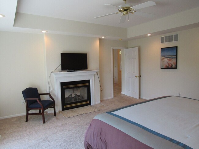 Building Photo - Osage Beach house for rent
