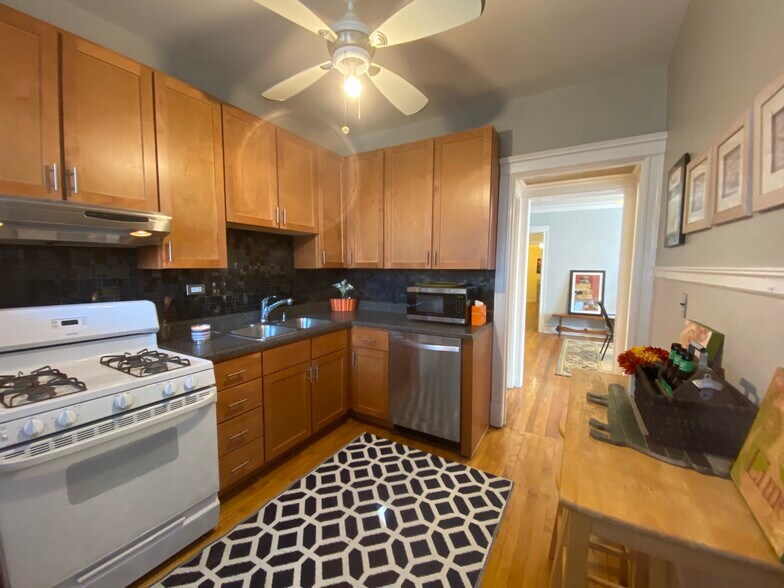 Building Photo - 5614 N Wayne Ave