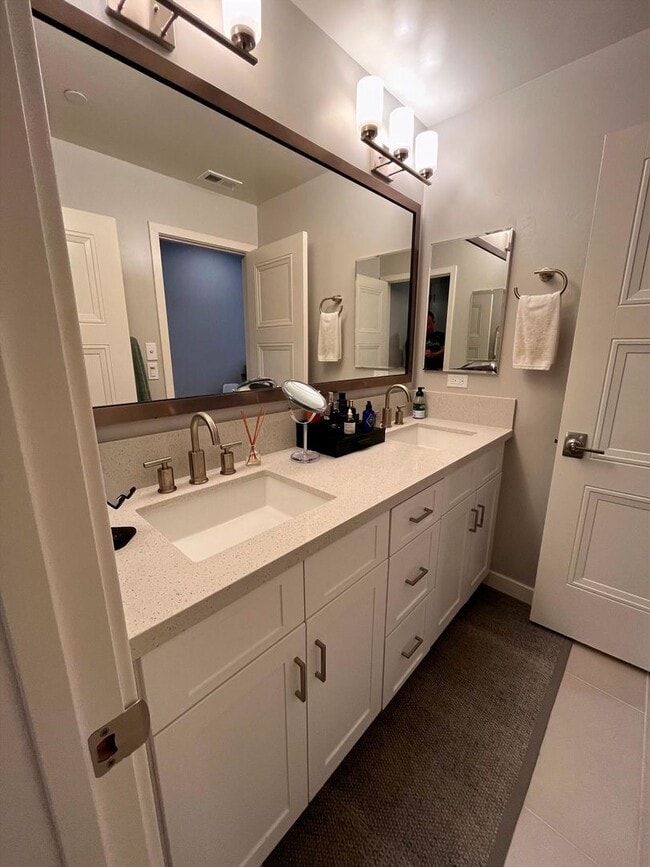 Building Photo - 2 Bed 2.5 Bath 1,423 Sq. Ft. Luxury Coastal Condo with Ocean View Deck