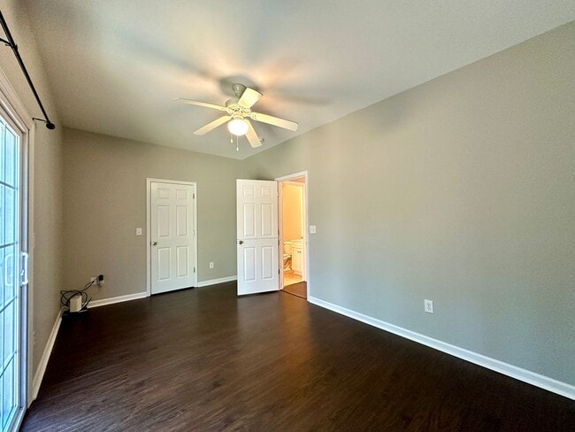 Building Photo - 3/3 Townhome in West of the Ashley!