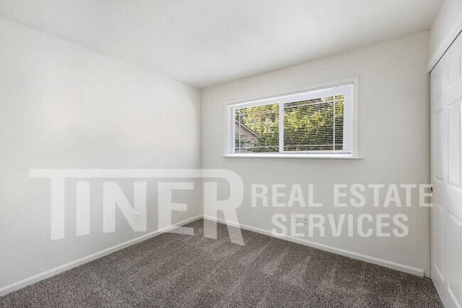 Building Photo - 2800 Sarina Ct