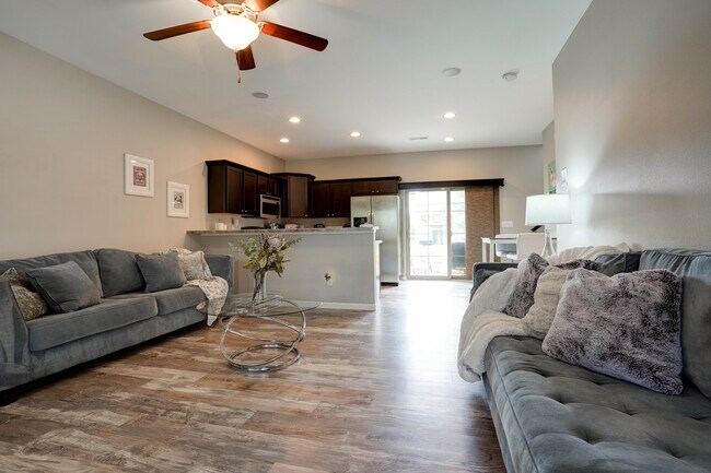 Building Photo - 402 Cambria Dr
