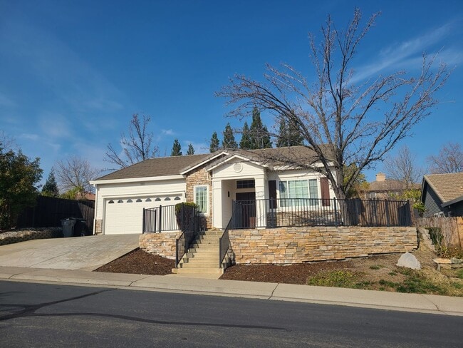 Primary Photo - Willow Springs 4 Bdrm, 3 Bath