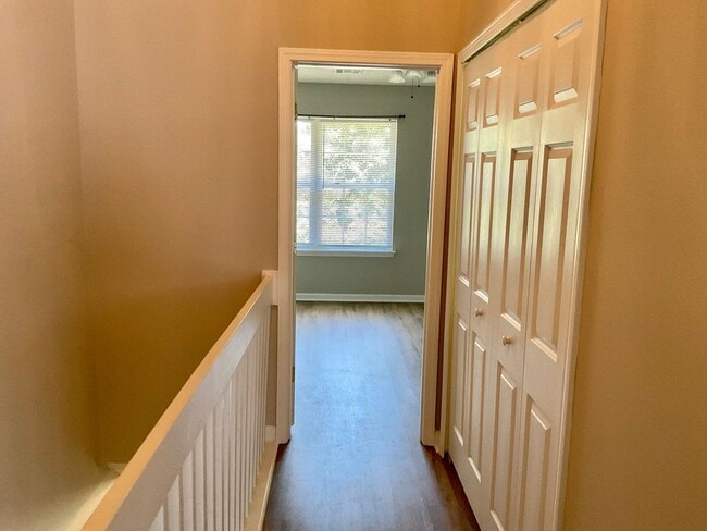 Building Photo - Townhome with 2 Bedrooms, 2.5 Baths