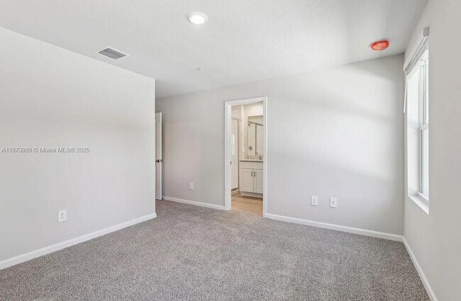 Building Photo - 478 Salisbury Cir