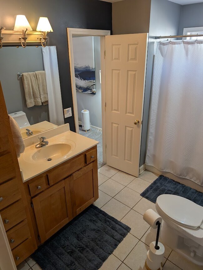 Building Photo - 206 W 78th St