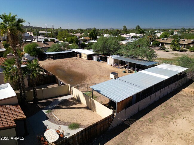 Building Photo - 848 E Roberts Rd