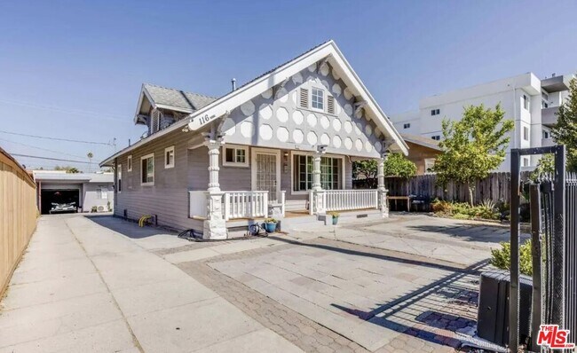 Primary Photo - 116 S Alexandria Ave