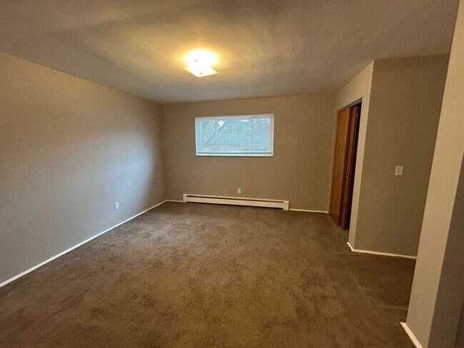 Building Photo - 325 Pike St