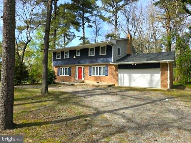 Building Photo - 8241 Robin Hood Dr