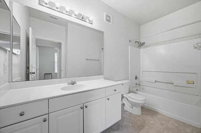 Building Photo - 4008 Hemingway Cir