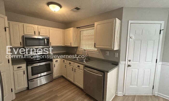 Building Photo - 251 Cobblestone Ln