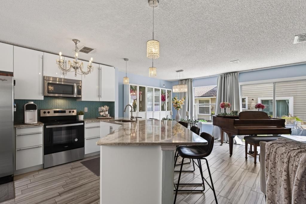 Building Photo - 805 Old Bridge Rd