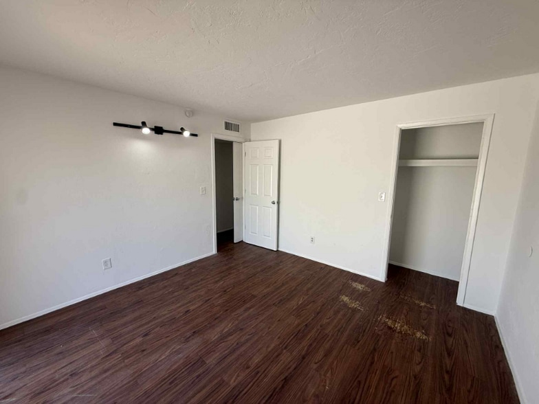 Building Photo - 1755 N 4th Ave