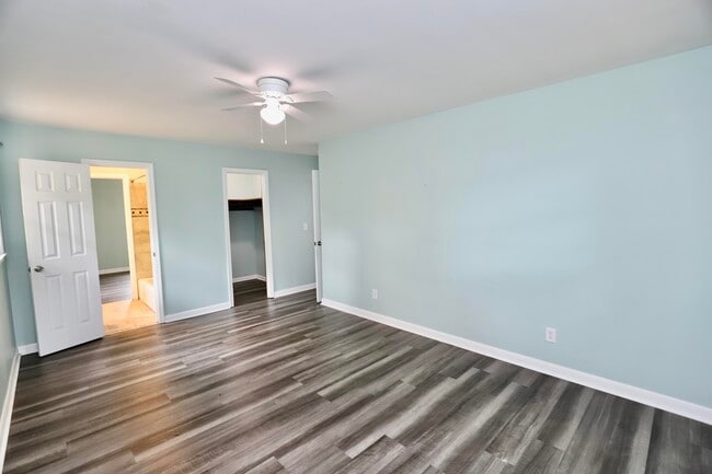 Building Photo - 807 N Guignard Dr