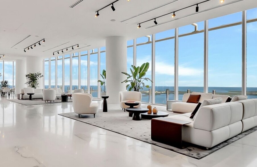 Building Photo - 300 Biscayne Boulevard Way