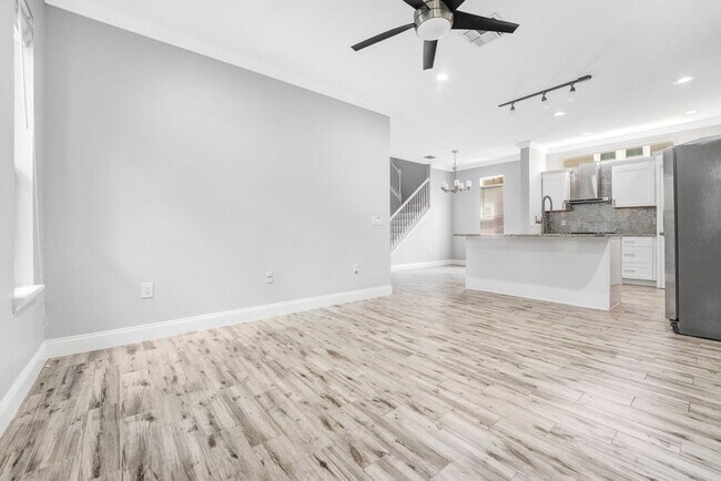 Building Photo - 216 Harvard St