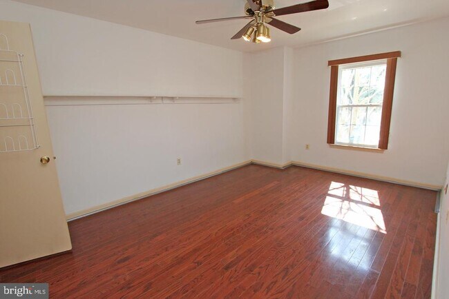 Building Photo - 185 Valley Stream Cir