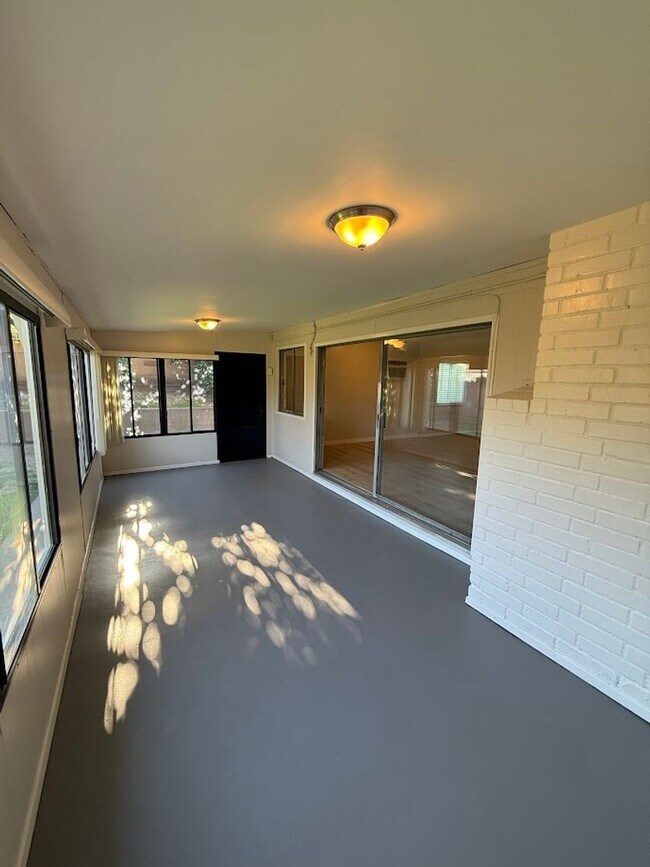 Building Photo - Beautiful 4 Bedroom, 2 Bathroom, Sylmar Home! Ready for Move-In!