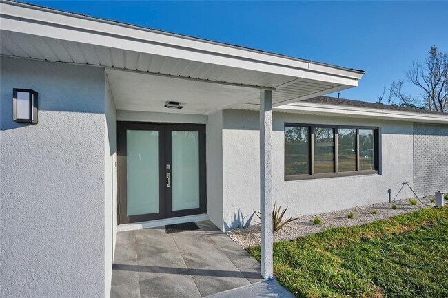 Building Photo - 2310 Laguna Dr