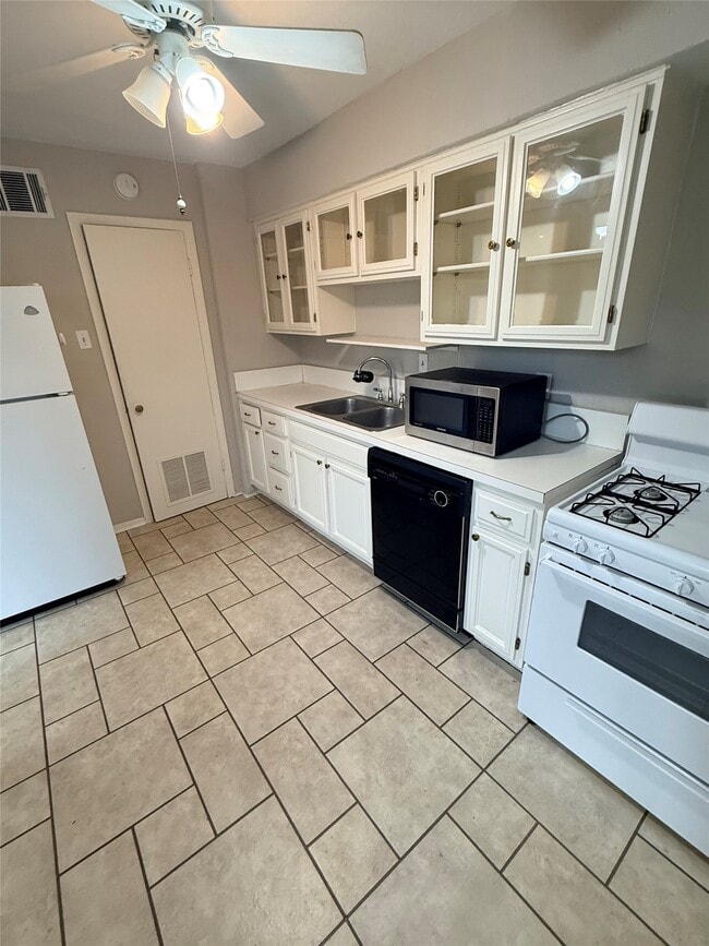 Building Photo - 3914 Law St