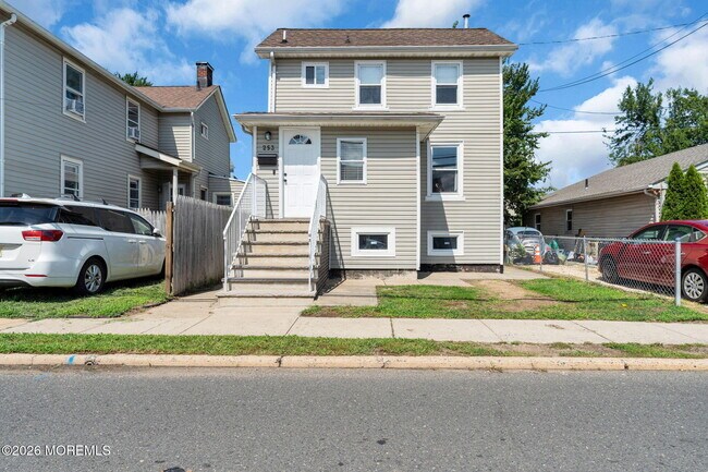 Building Photo - 253 1st St