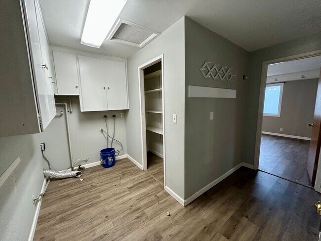 Building Photo - Spacious Single-Story Home on Corner Lot