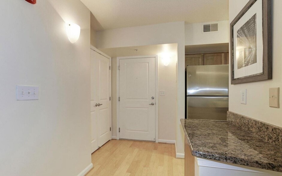 Building Photo - 7923 Eastern Ave