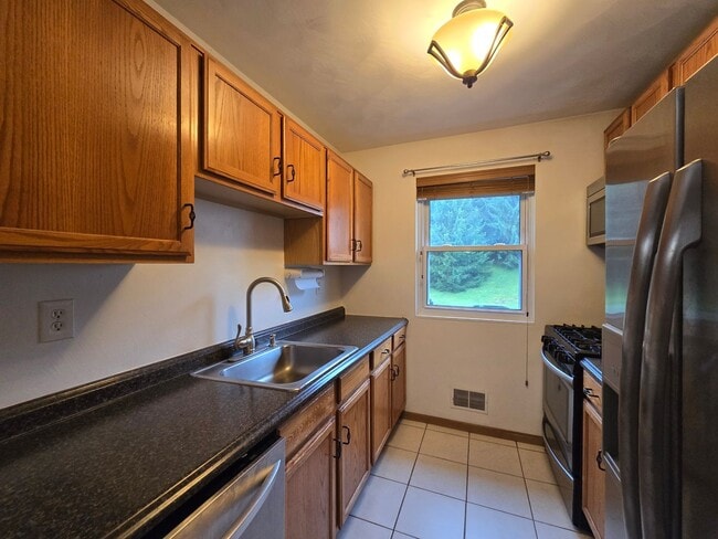 Building Photo - End Unit Townhouse - Plum School District ...