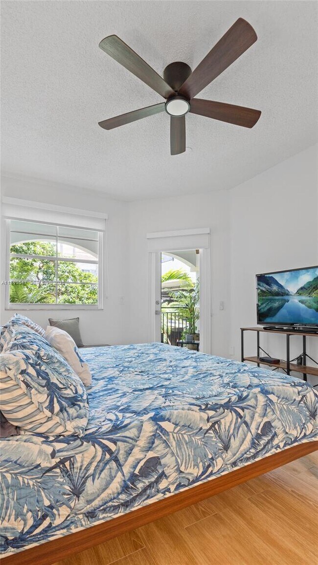 Building Photo - 3245 NE 184th St