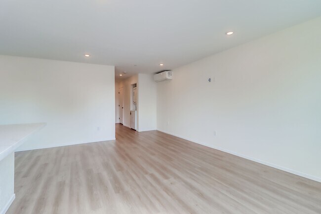 Building Photo - 3042-3044 J St