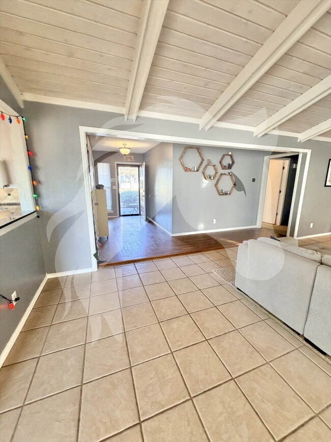 Building Photo - "Spacious 4-Bedroom Haven on Old Mallard Rd – Your Perfect Family Retreat in Enid!"