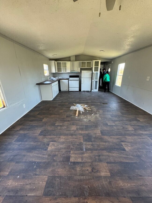 Building Photo - 3 BR 2 Bath 1,280 sq ft singlewide mobile ...