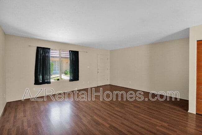 Building Photo - 1622 E Coronado Dr