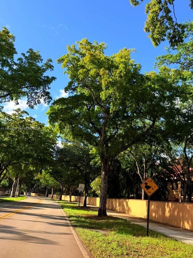 Building Photo - 15515 N Miami Lakeway