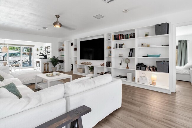 Building Photo - 2233 SE 15th St