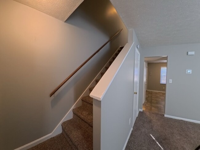 Building Photo - Townhouse off Timberlake