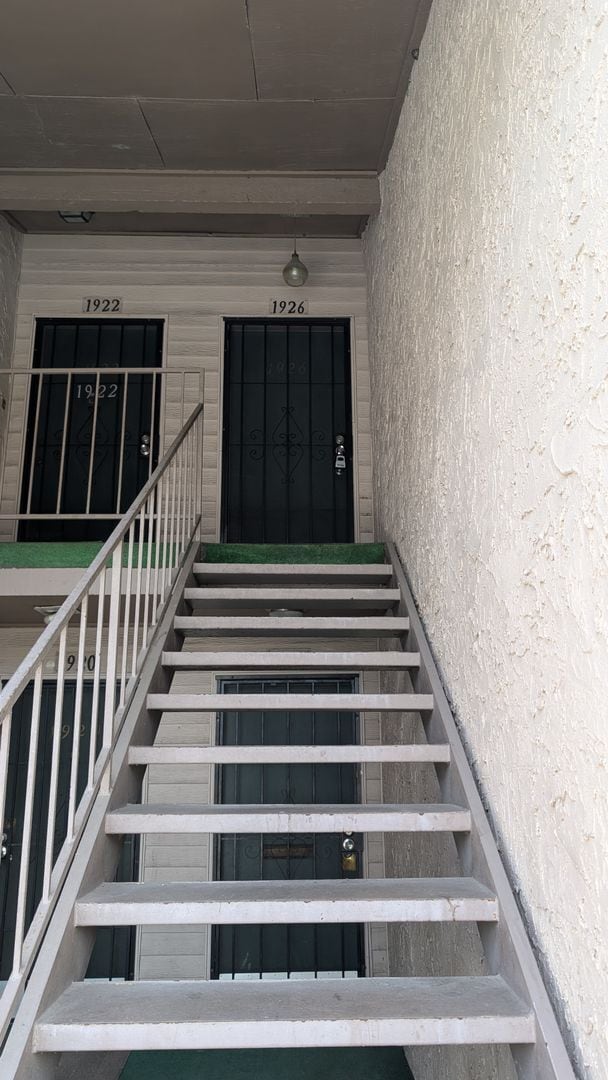 Building Photo - Spacious one bedroom near The Mall of Millenia Move in Special reduced security deposit only $500...