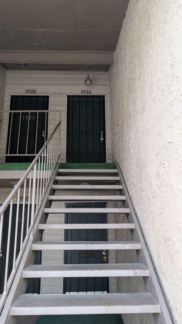 Primary Photo - Spacious one bedroom near The Mall of Millenia Move in Special reduced security deposit only $500...